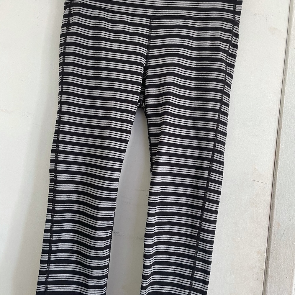 Athleta Women's Black  Cropped Striped Leggings